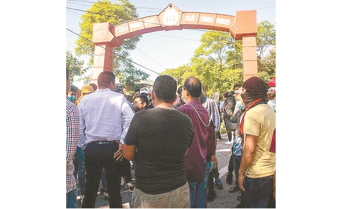 Jóvenes de Ayotzinapa piden eliminar un video en el que Morena usó el nombre de la normal. Foto: Cortesía Óscar Guerrero