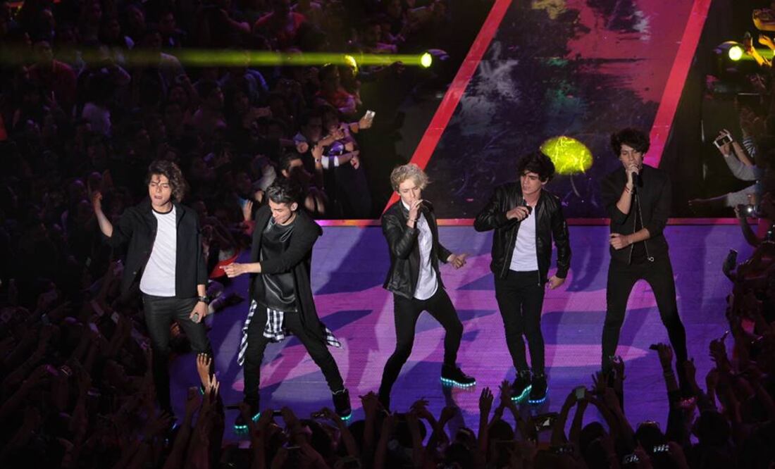 CD9 captó el bullicio de los asistentes una vez que se plantó sobre el escenario del Pepsi Center. (FOTO: EFE)