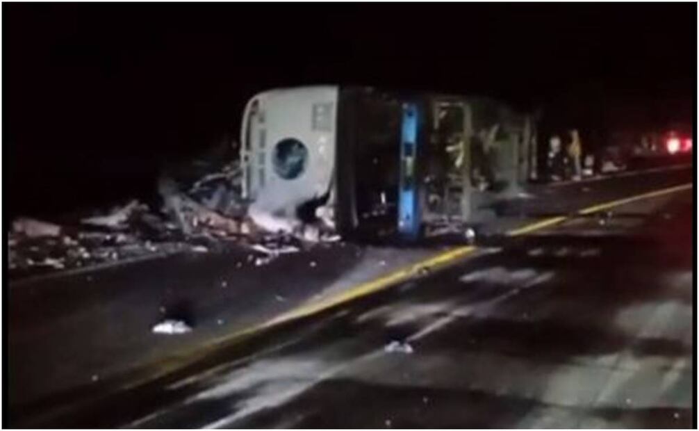 Volcadura de autobús con migrantes deja varios muerto. Foto: Especial