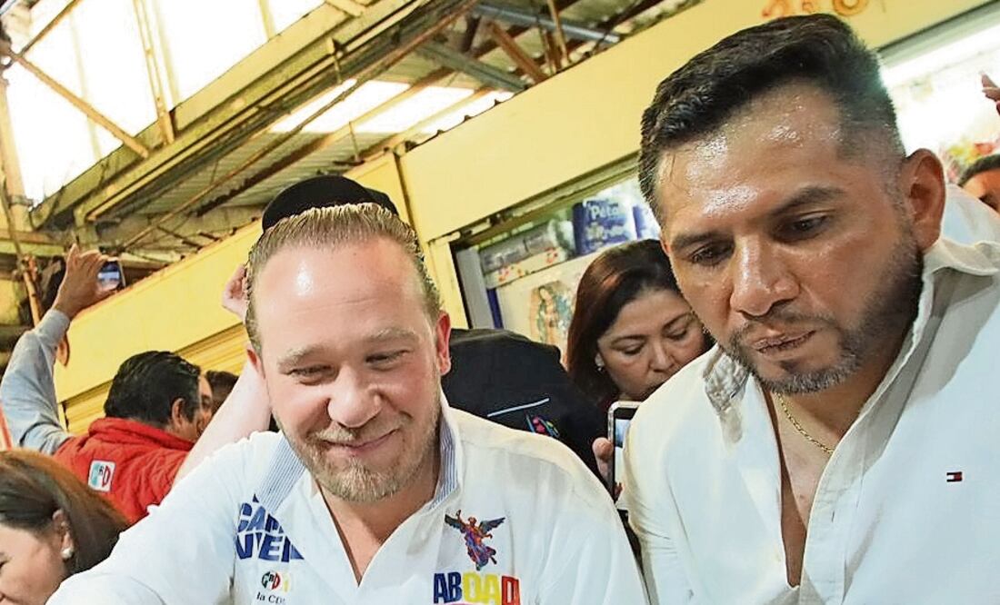 Santiago Taboada visitó el Mercado de Jamaica entre sus actividades públicas de este martes. Foto Especial