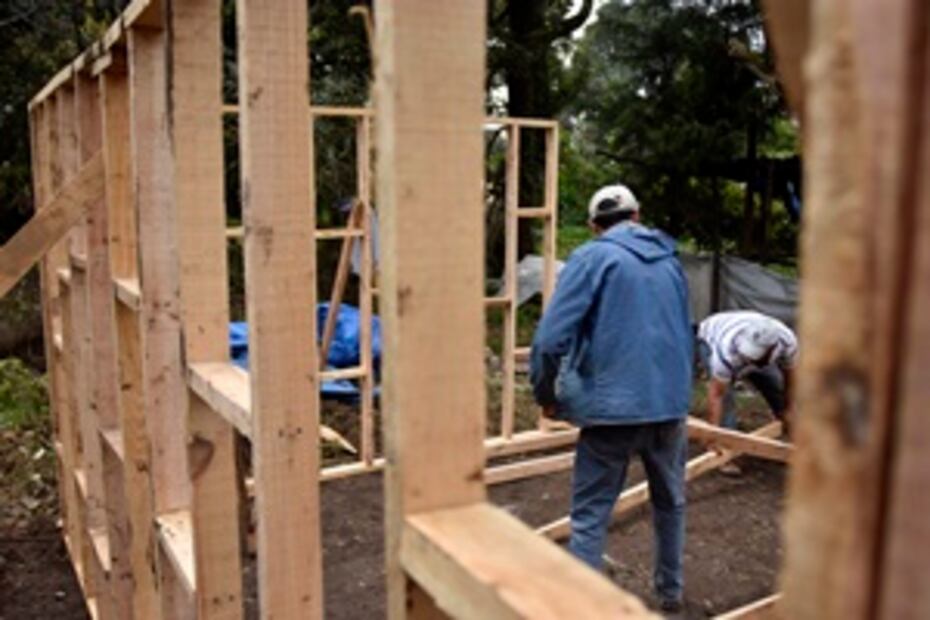 Casitas de madera para paliar el frío en las faldas del Popo 