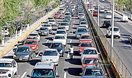 Vehículos con engomado amarillo no circulan este lunes