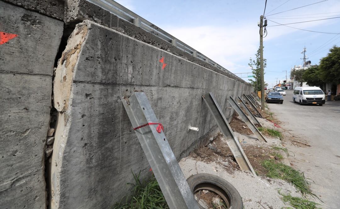 Hace dos años dos personas murieron luego de que su vehículo quedó atrapado en un socavón en el Paso Exprés. Foto: Germán Espinosa/ EL UNIVERSAL 