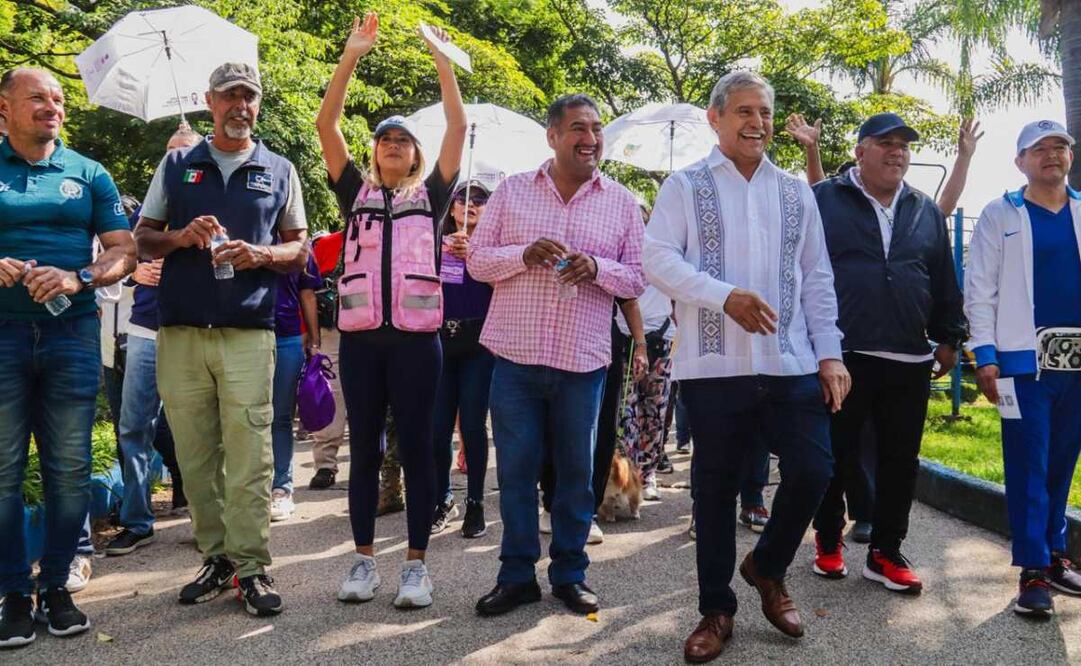 El presidente municipal de Cuernavaca, José Luis Uriostegui Salgado, encabezó una Caminata por La Paz. . Foto: Especial.