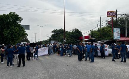 Trabajadores del IMSS Bienestar bloquean por 3 horas carretera Transístmica; denuncian falta de recursos en hospitales