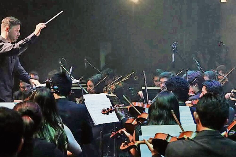 El director Rodrigo Macías estará al frente de la Sinfónica Mexiquense (CORTESÍA: CENTRO CULTURAL MEXIQUENSE BICENTENARIO)
