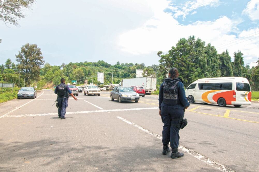 En Uruapan las acciones de seguridad las encabezan policías estatales, pese al arribo de 200 elementos de la Guardia Nacional. Foto: CHARBELL LUCIO. EL UNIVERSAL