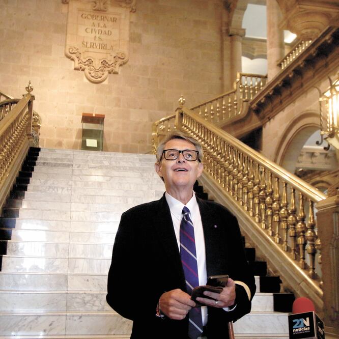 El secretario de Cultura, José Alfonso Suárez del Real, explicó que la novia confirmó su asistencia a la sesión fotográfica por correo electrónico. CARLOS MEJÍA. EL UNIVERSAL