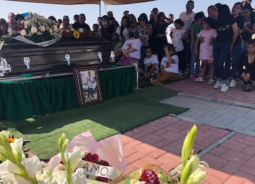 Sepultan a 3 de los 5 jóvenes muertos por disparos del ejército