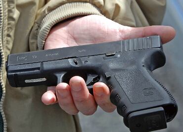 Muere el creador de la pistola Glock, una de más famosas del mundo