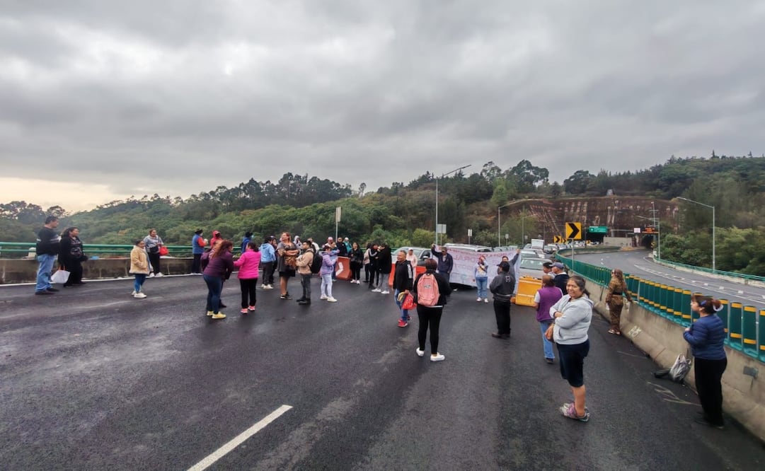 Bloquean Supervía Poniente por falta de agua. Foto: Especial