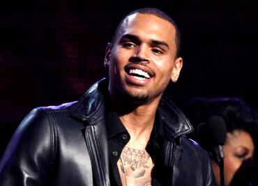 Mujer demanda a Chris Brown, asegura que la drogó y la violó