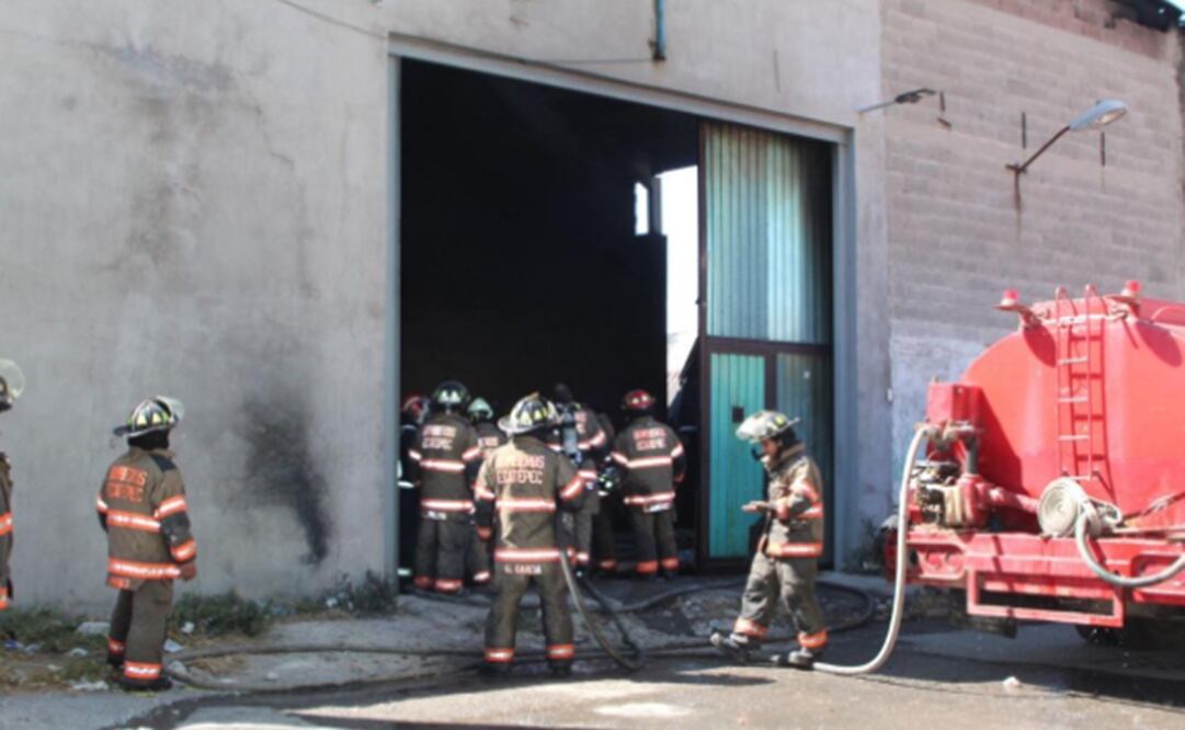 Sofocan incendio en fábrica de colchones de Ecatepec; no hay lesionados
