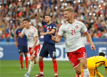 Dinamarca sorprende y le remonta a Francia en los últimos minutos