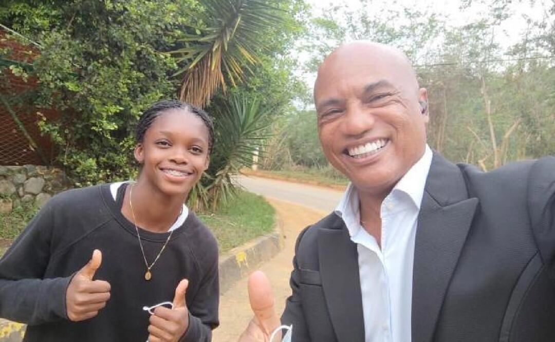 Jaime Dinas tomándose una 'selfie' con Linda Caicedo. Foto: Twitter: @JaimeDinas