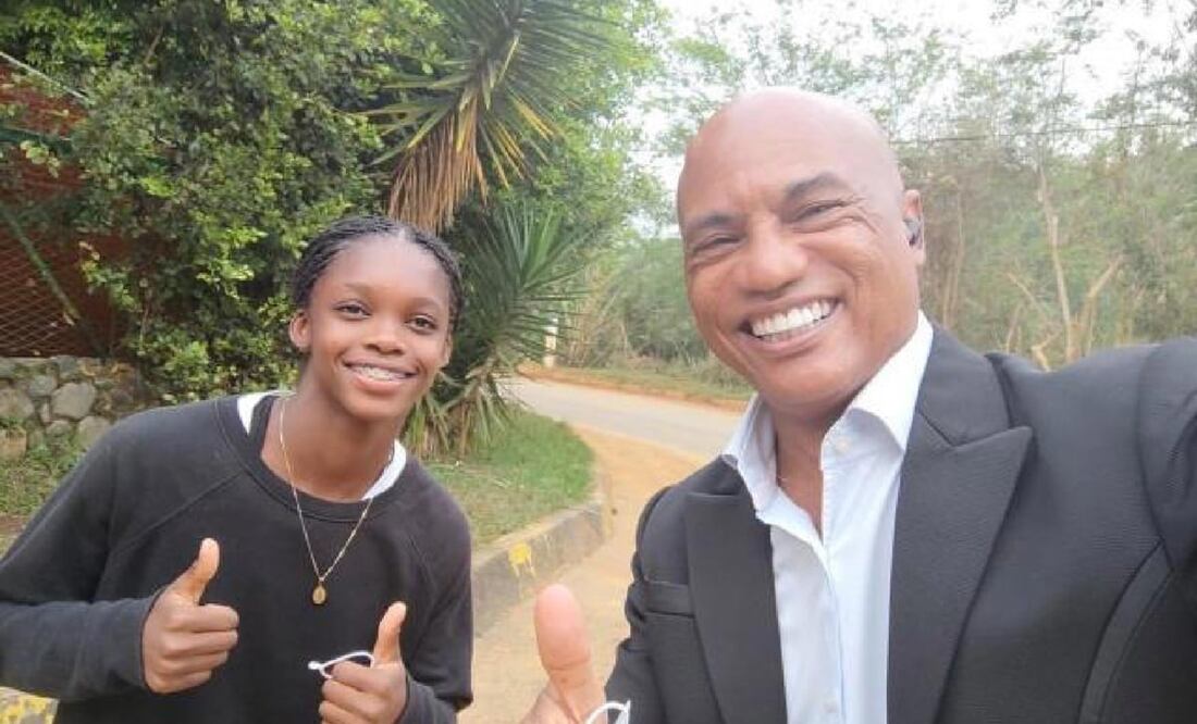 Jaime Dinas tomándose una 'selfie' con Linda Caicedo. Foto: Twitter: @JaimeDinas