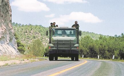 Elementos del Ejército resultan heridos, tras volcadura de vehículo en Veracruz