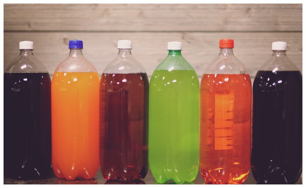 Conoce qué contienen las marcas de refresco que se venden en México según la Profeco. Imagen: Unsplash.