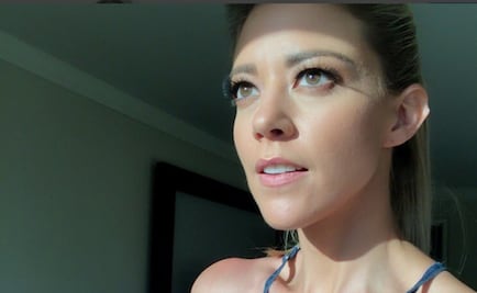 Fernanda Castillo hace sentadillas al ritmo de la música