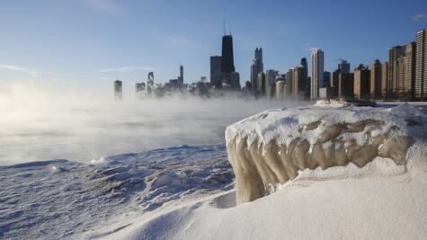 Ola de frío ártico y nieve en Estados Unidos: las impresionantes imágenes de Chicago congelado