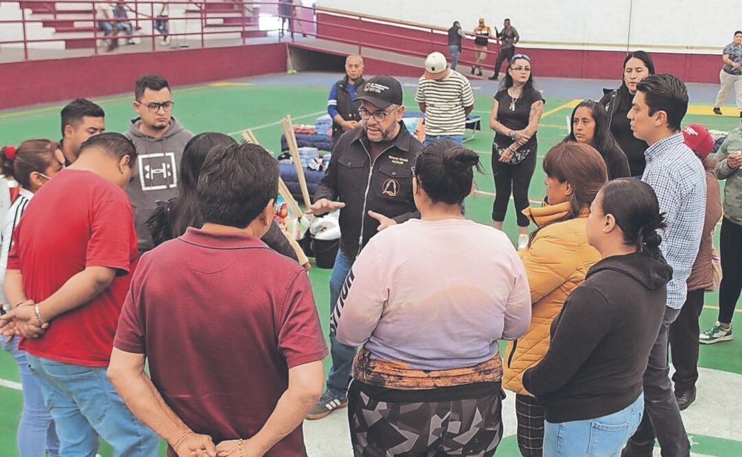 El alcalde dialogó con vecinos que se trasladaron al albergue. Archivo El Universal