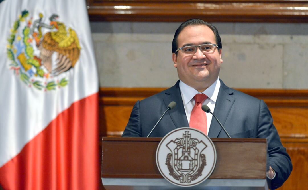 El gobernador Javier Duarte de Ochoa, anunció una serie de medidas para reforzar la reforma educativa, entre ellas el despido de aviadores (ARCHIVO. EL UNIVERSAL)
