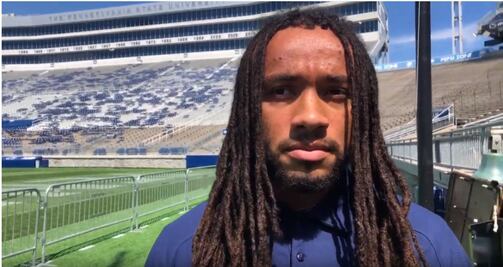 Discriminan a jugador de futbol americano por sus rastas y el entrenador lo defiende