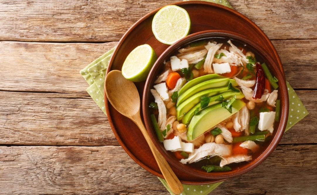 ¿Sabías que?... el caldo tlalpeño ayudo a curarle una resaca a Santa Anna. Foto: iStock