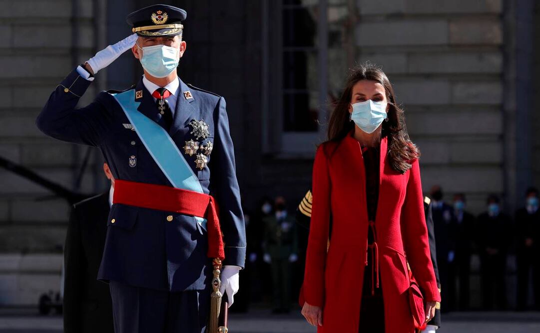 Los reyes de España, Felipe VI y Letizia, junto a sus hijas, la princesa Leonor y la infanta Sofía, presidieron el acto (Foto: AP)