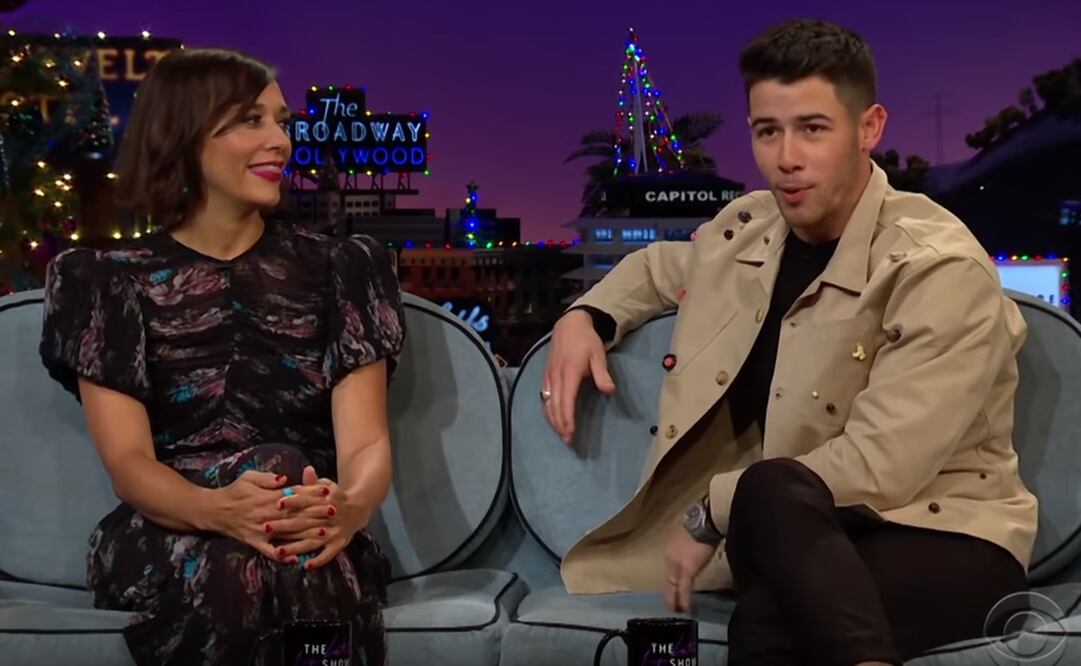 Nick Jonas y Rashida Jones. Foto: Especial 