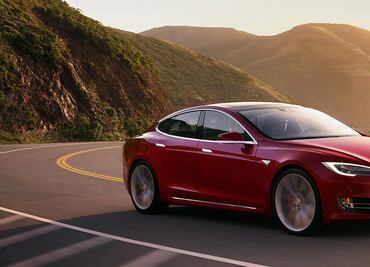 Tesla prepara servicio de taxis que competirá con Uber