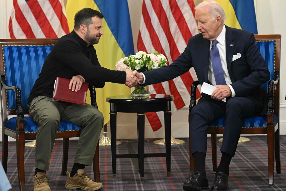 El presidente estadounidense, Joe Biden, con el mandatario de Ucrania, Volodimir Zelensky. Foto: AFP