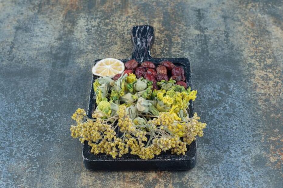 El escaramujo puede ser una valiosa adición a su enfoque integral de bienestar. Fuente: Freepik.