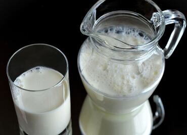 El tipo de leche que debes consumir porque ayuda en la salud digestiva y previene el estreñimiento