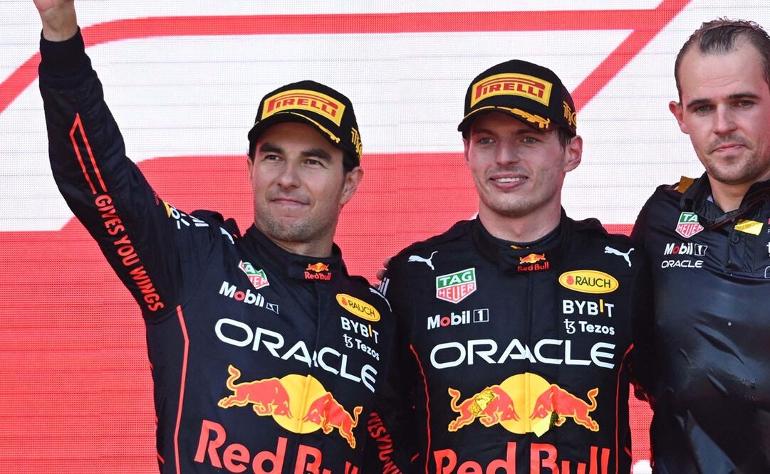 Checo Pérez y Max Verstappen en el podio del GP de Azerbaiyán - FOTO: AFP