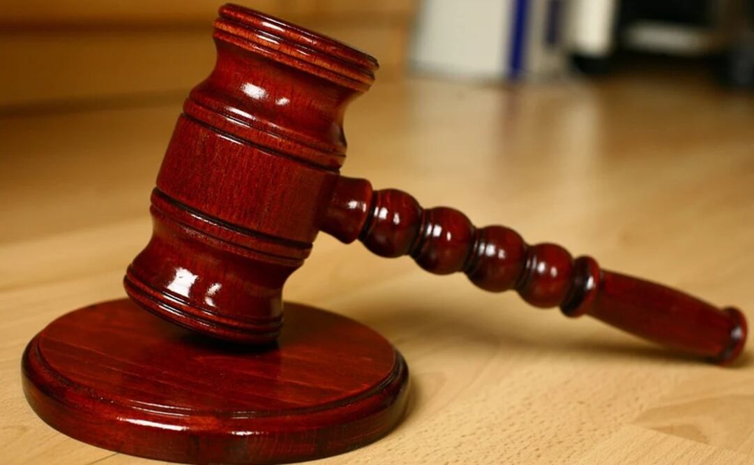 La Policía arrestó al sospechoso en su domicilio horas después de cumplir una orden de registro en su casa y confiscar los vehículos del funcionario. Foto: Pixabay