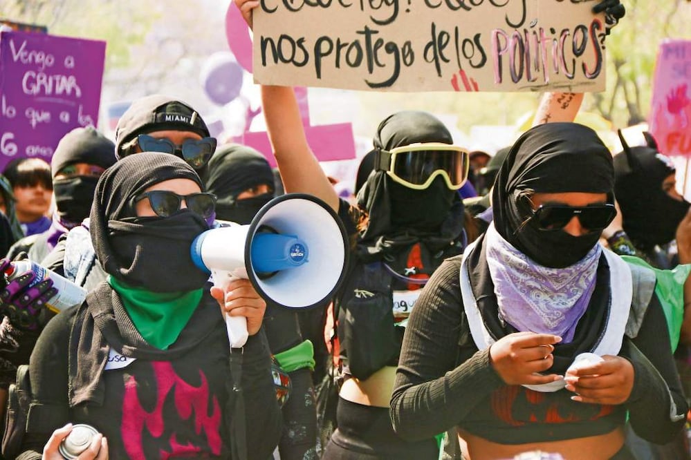 Marcha feminista. La discusión sobre “todas y todos” surge de décadas de exigencias por reconocimiento
 y equidad.  Crédito: Archivo de El Universal