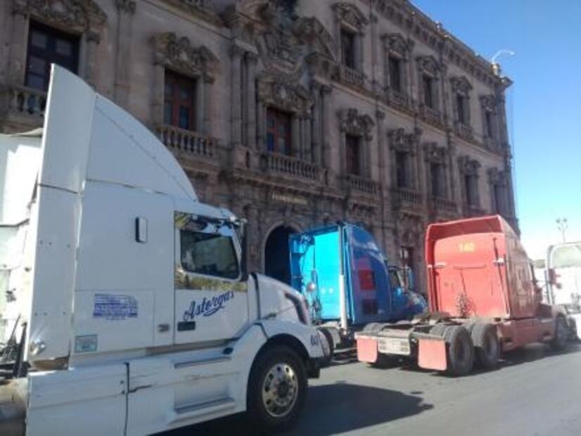 Con tractores, productores de frijol piden aumento al precio de su producto