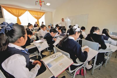 Recupera 4T historia y civismo en escuelas 