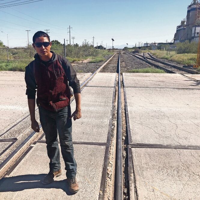 Independencia. Yian Alejandro García se separó de la caravana hace más de 20 días; asegura que no puede regresar a su natal Honduras, porque lo matarían. FRANCISCO RODRÍGUEZ. EL UNIVERSAL