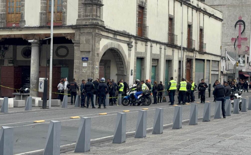 Balacera en el Centro Histórico de la CDMX deja un muerto y dos lesionados; autoridades acordonan la zona.
Foto: Valente Rosas / EL UNIVERSAL