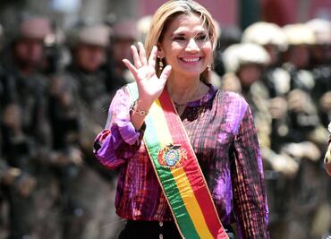Jeanine Áñez, presidenta interina de Bolivia, anuncia que convocará a elecciones