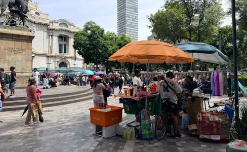 Desfile 16 de septiembre: comerciantes ambulantes se instalan alrededor de la Alameda Central; Secgb otorgó permisos