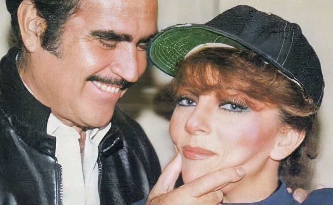 Vicente Fernández y Verónica Castro. Foto: Twitter @ShowmundialShow