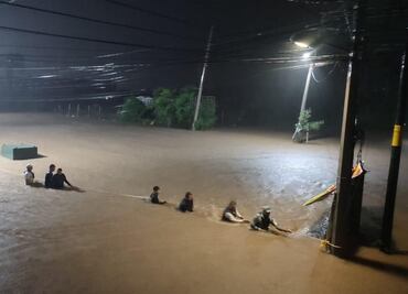 Huracán John colapsa zonas turísticas de Acapulco; más de 40 colonias están bajo el agua