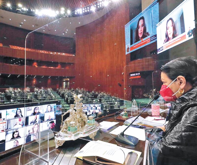 La presidenta de la Comisión Permanente, Dulce María Sauri (PRI), leyó un comunicado de felicitación por la transición democrática en EU. ESPECIAL