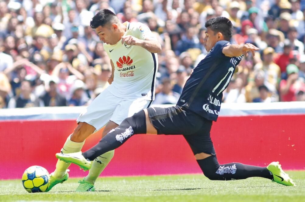 El encuentro estuvo lleno de emociones, pero también de polémica, y los universitarios se llevaron la peor parte al no sacar puntos en su cubil (AGUSTÍN SALINAS. EL UNIVERSAL)