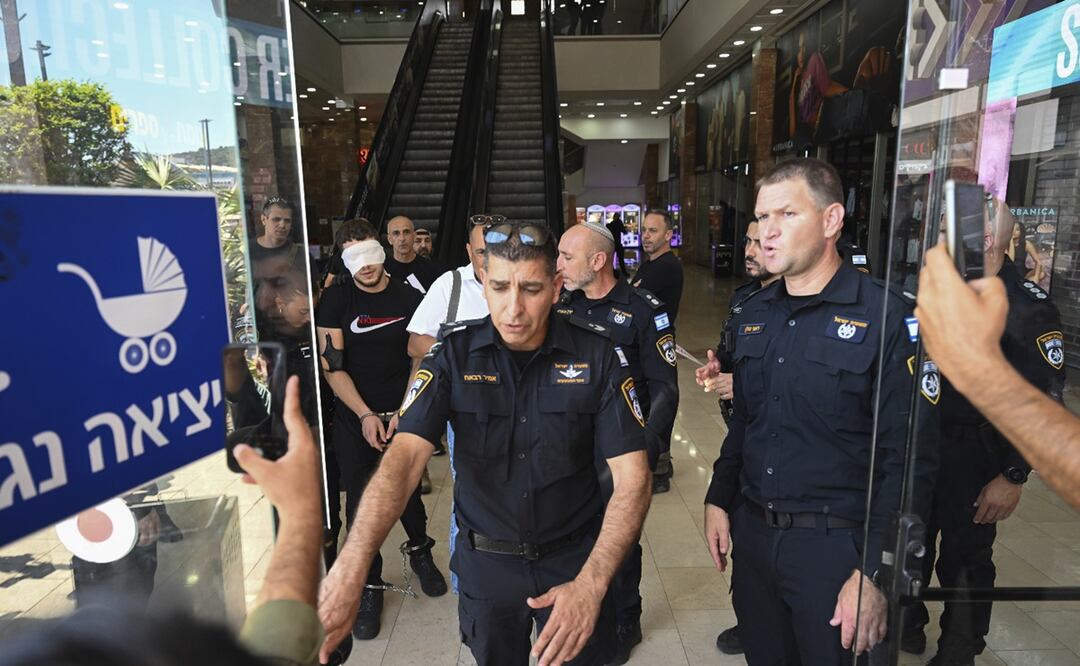 Un hombre falleció y otro resultó herido por un apuñalamiento en un centro comercial de Carmiel, una ciudad del norte de Israel. Foto: AP