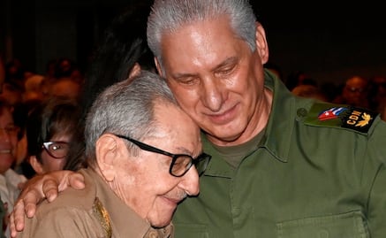 Raúl Castro reaparece publicamente tras la acusación penal en EU; acude a homenaje por su cumpleaños 95