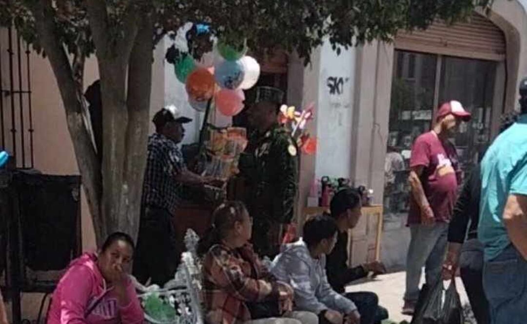 "El Gera", quien está vestido con ropa tipo militar, gorra y equipo táctico. Foto: especial